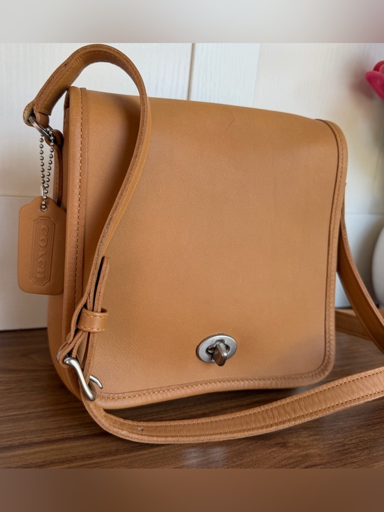 Coach Handbags - Coach Vintage 9076 Leather Campanion Bag